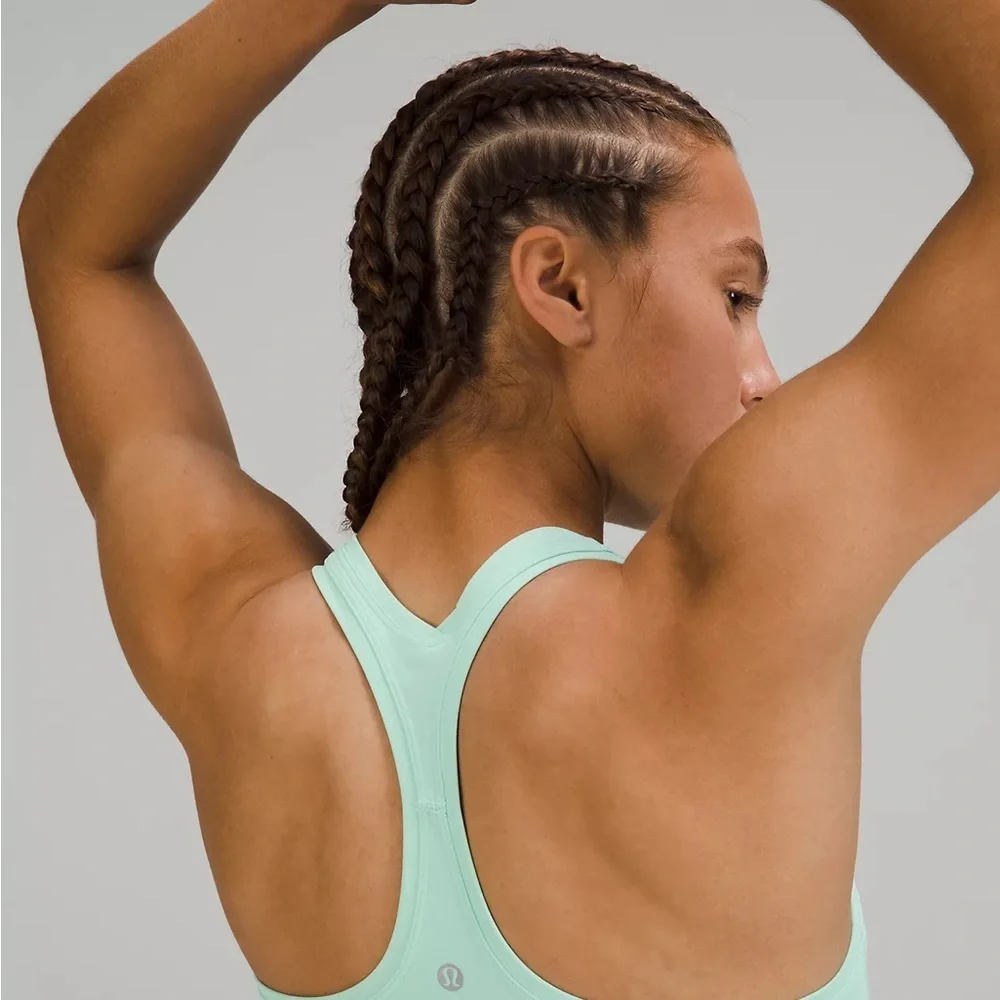 lululemon athletica reposhing this